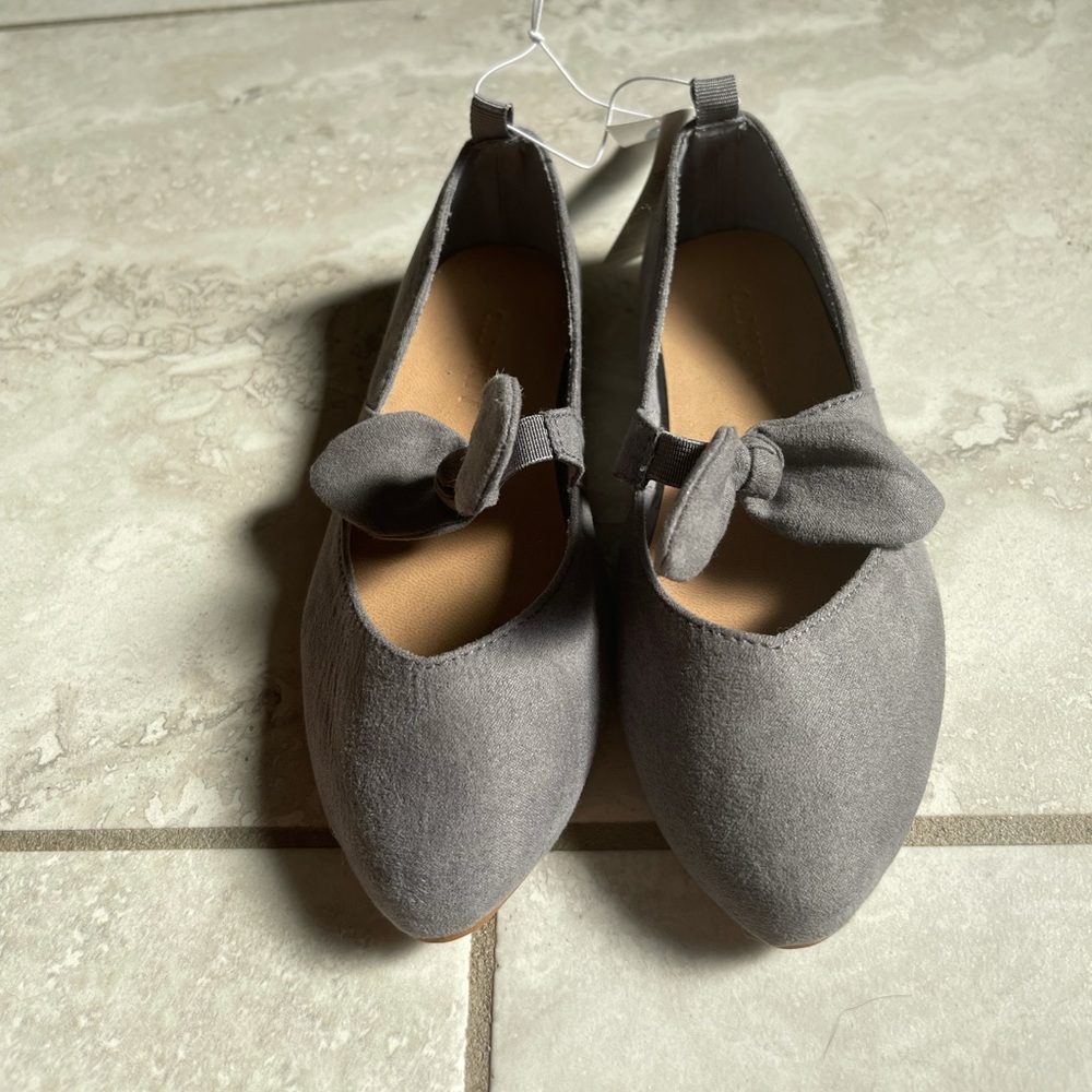 Little girl gray faux suede bow flats
